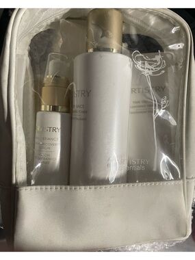 NIB NEW Artistry Essentials White and Gold Skincare Set in bag Retired
